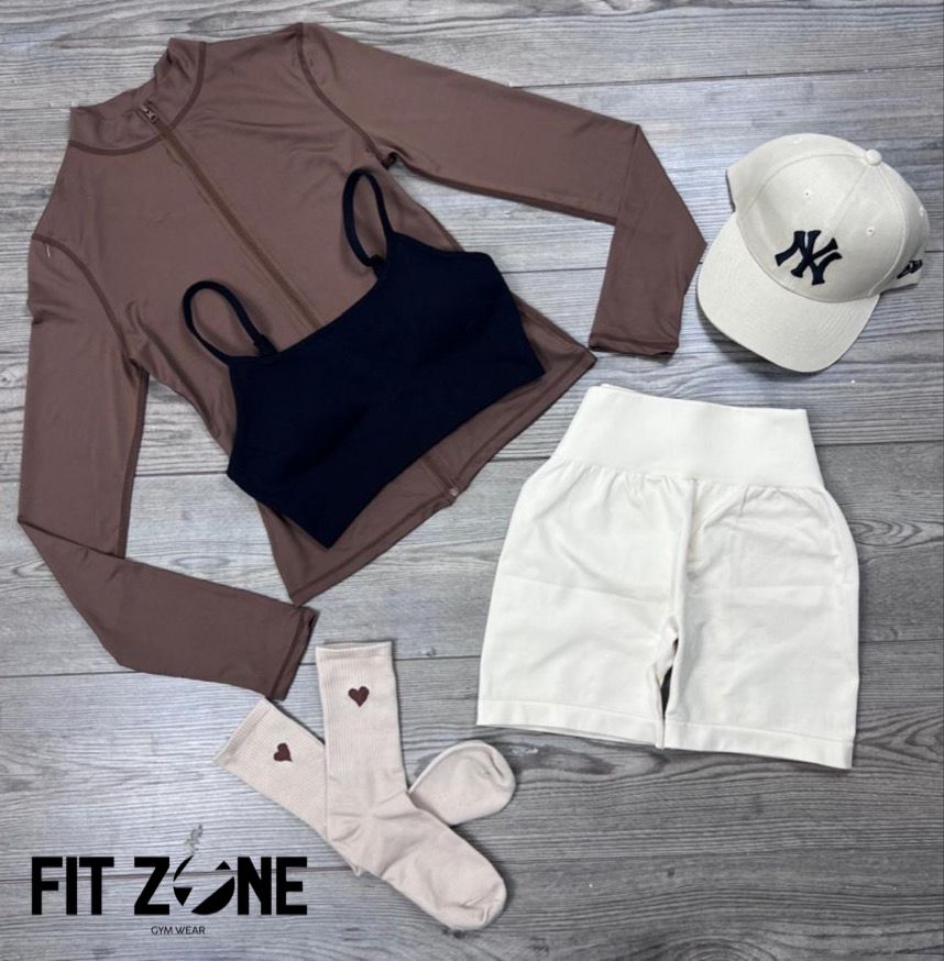 TOTAL LOOK SHORT, TOP Y CHAQUETA