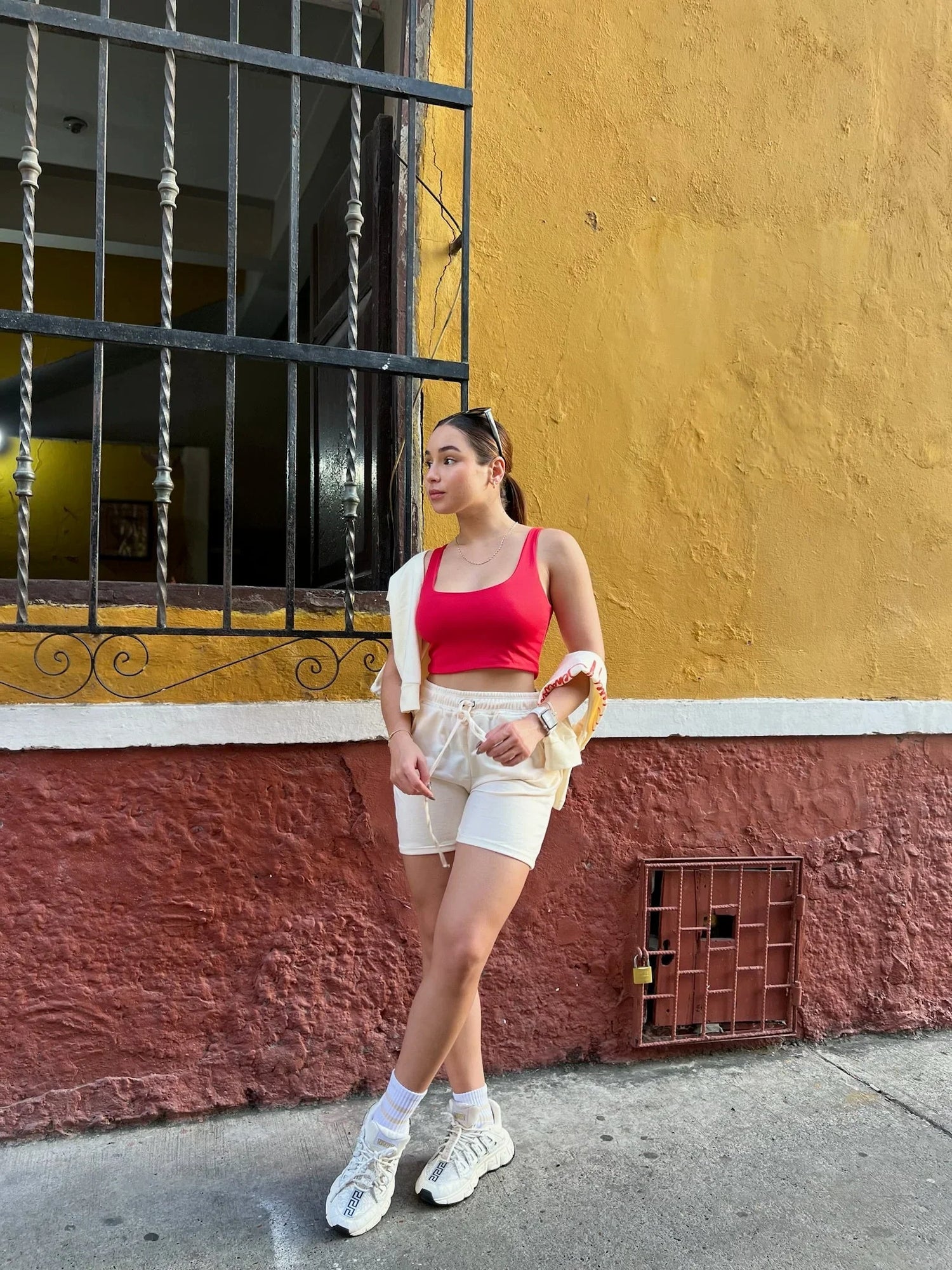 COMBINACIONES CON CROPTOP MODELO