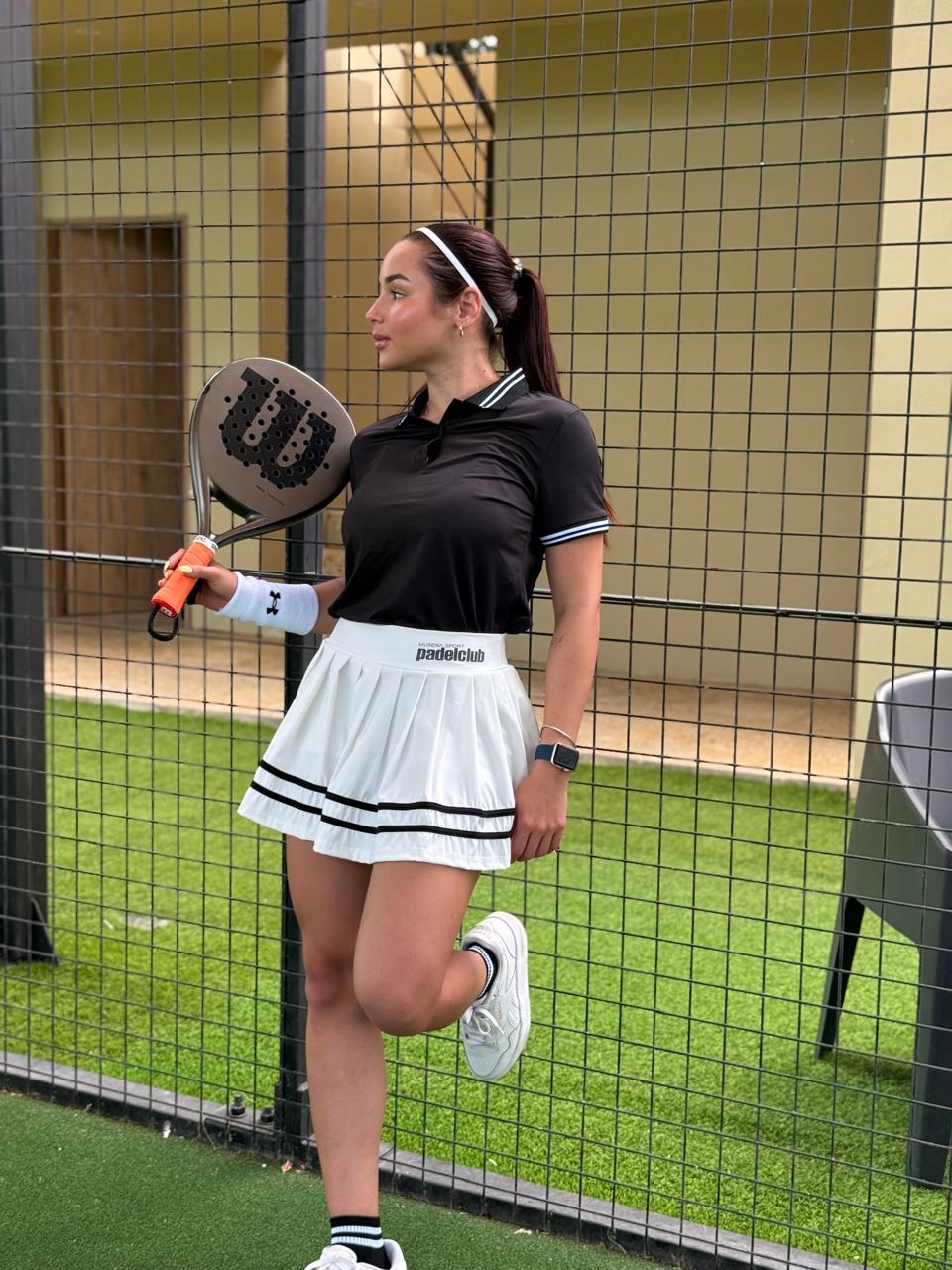 TOTAL LOOK FALDA Y CAMISETA DEPORTIVA