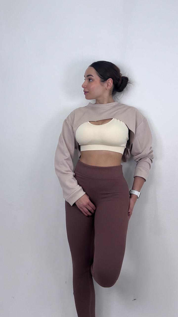 TOTAL LOOK CON LICRA LISA,TOP Y BUZO