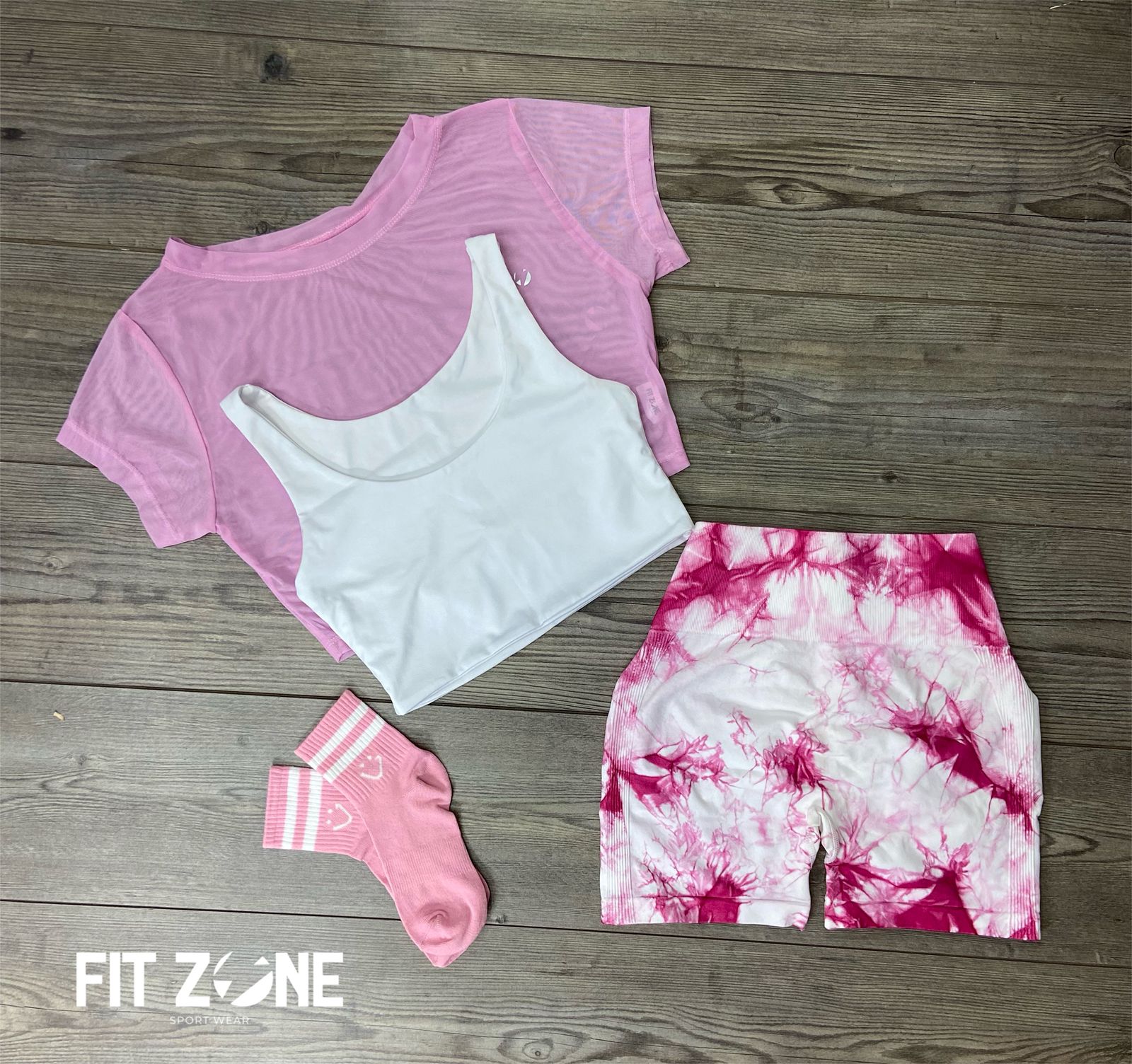 TOTAL LOOK SHORT, CROP TOP Y MALLA