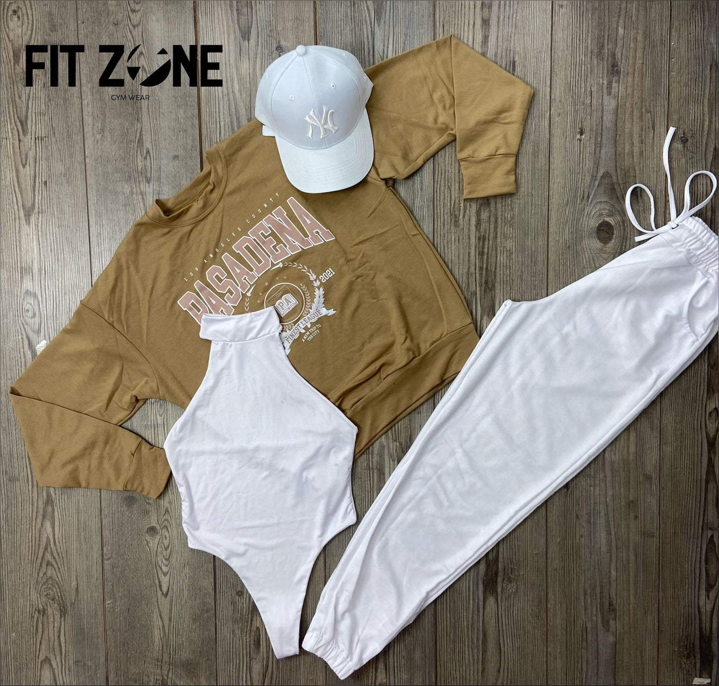 Trio basic joggers + top o body + buzo pasadena beige