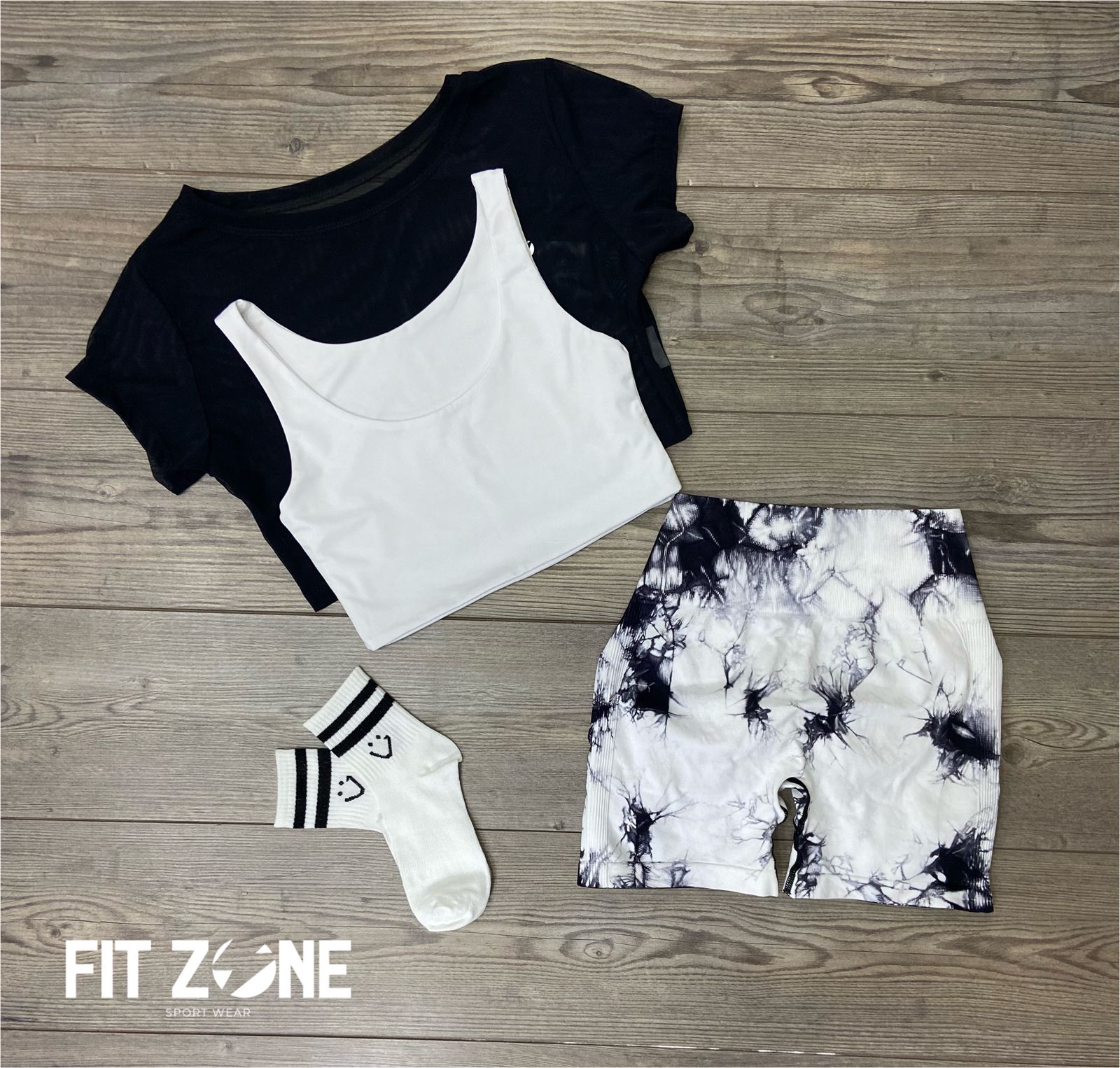 TOTAL LOOK SHORT, CROP TOP Y MALLA