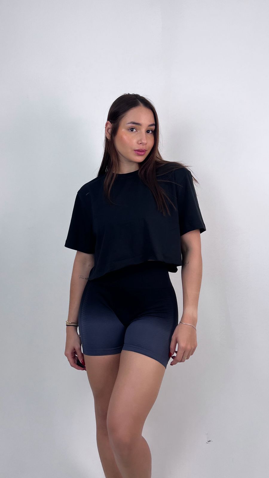 TOTAL LOOK SHORT HOOLAHA CON T SHIRT