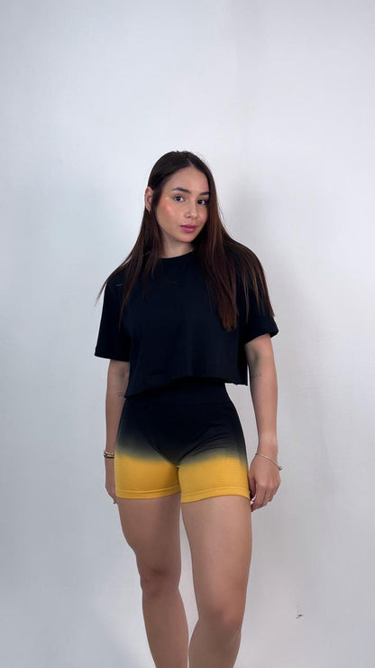 TOTAL LOOK SHORT HOOLAHA CON T SHIRT