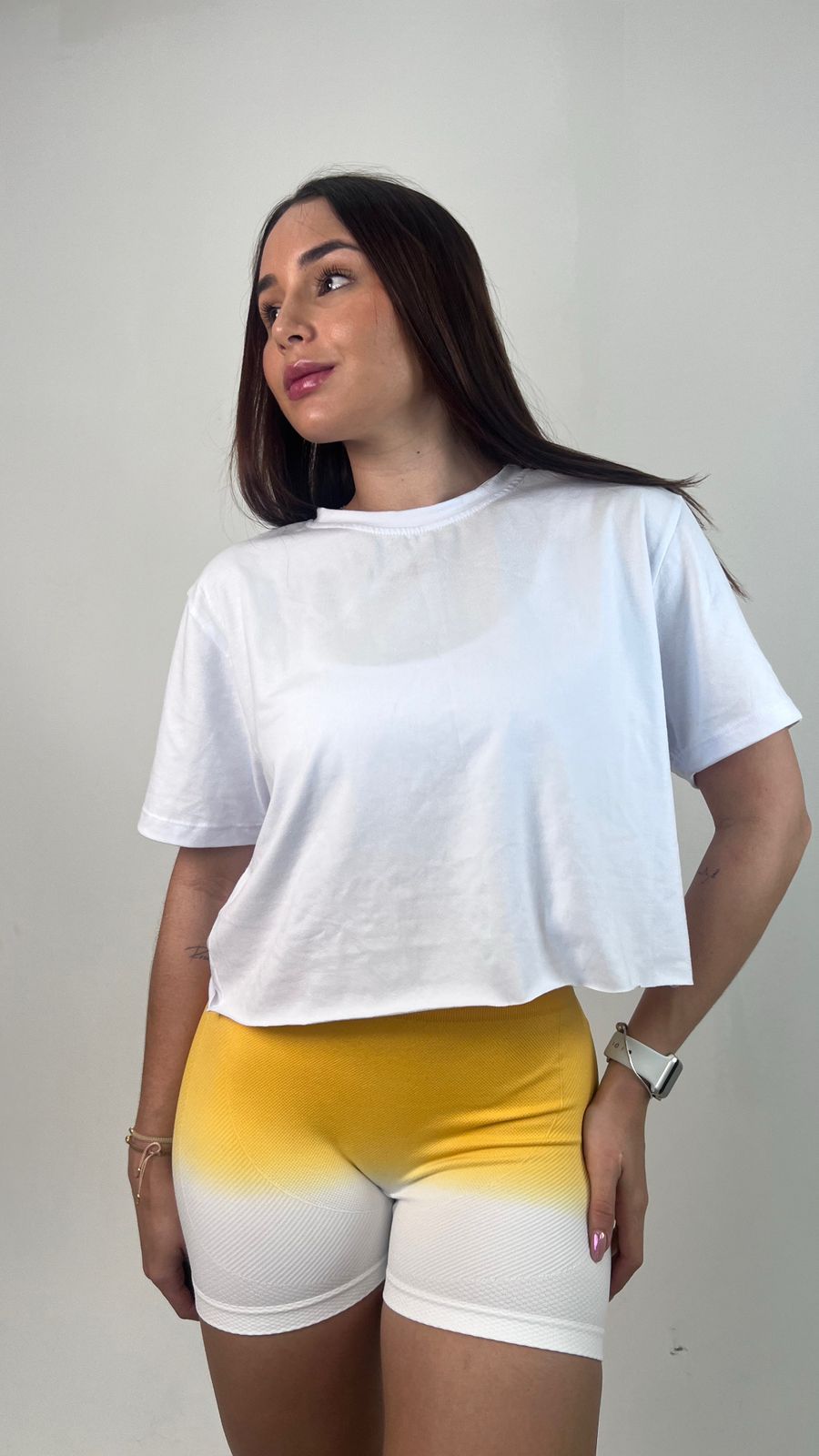 TOTAL LOOK SHORT HOOLAHA CON T SHIRT