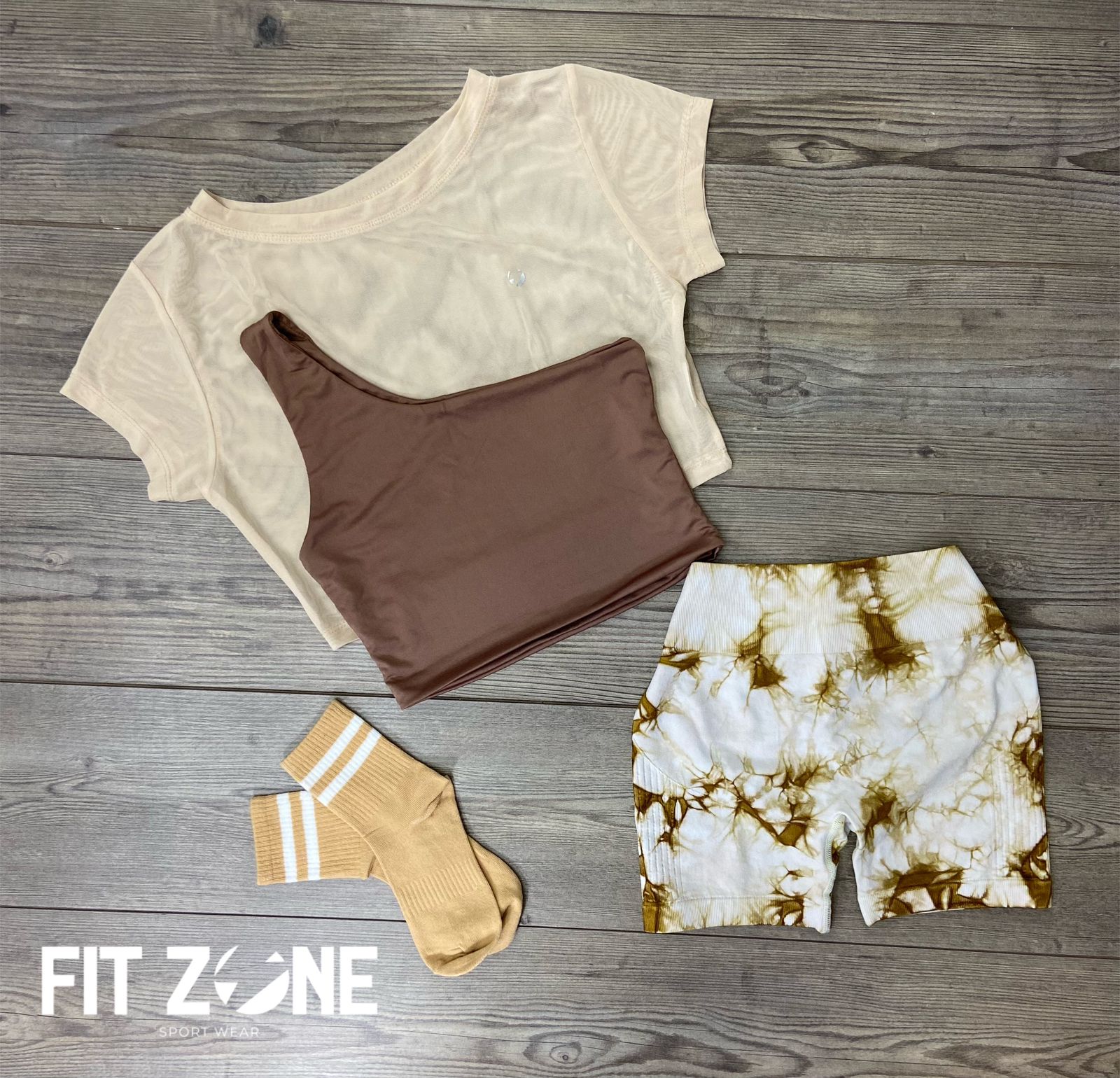 TOTAL LOOK SHORT, CROP TOP Y MALLA