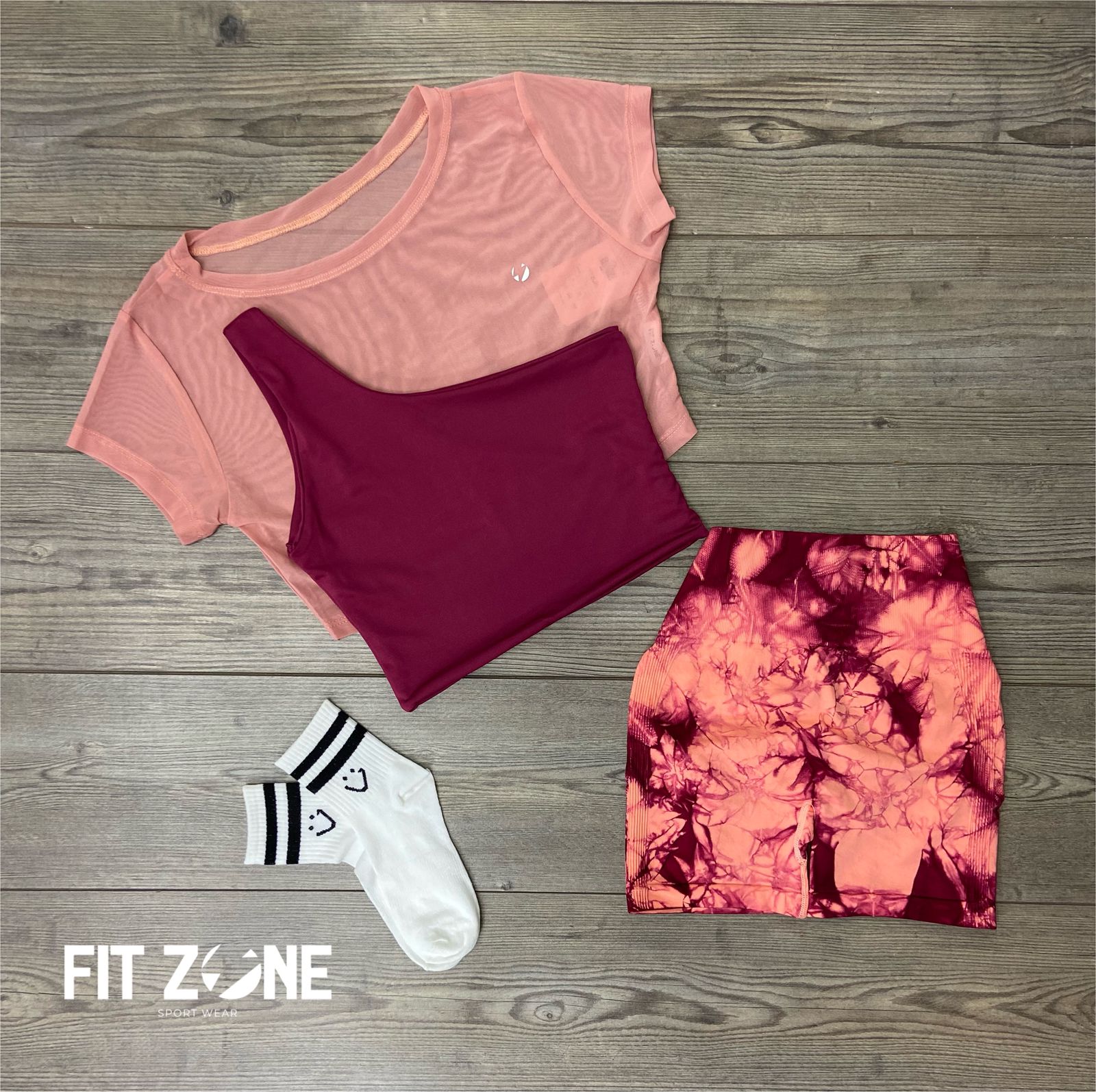 TOTAL LOOK SHORT, CROP TOP Y MALLA