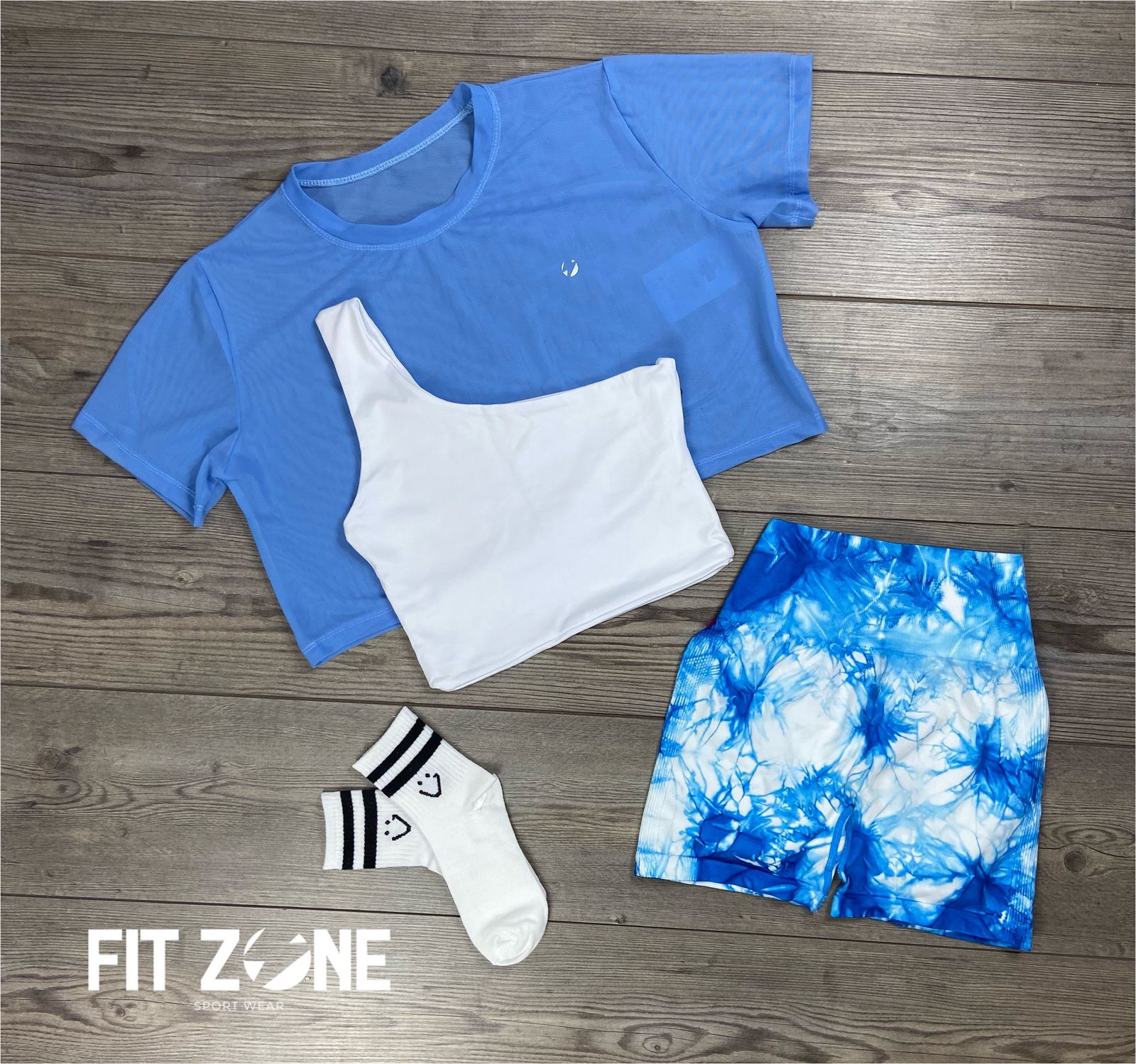 TOTAL LOOK SHORT, CROP TOP Y MALLA