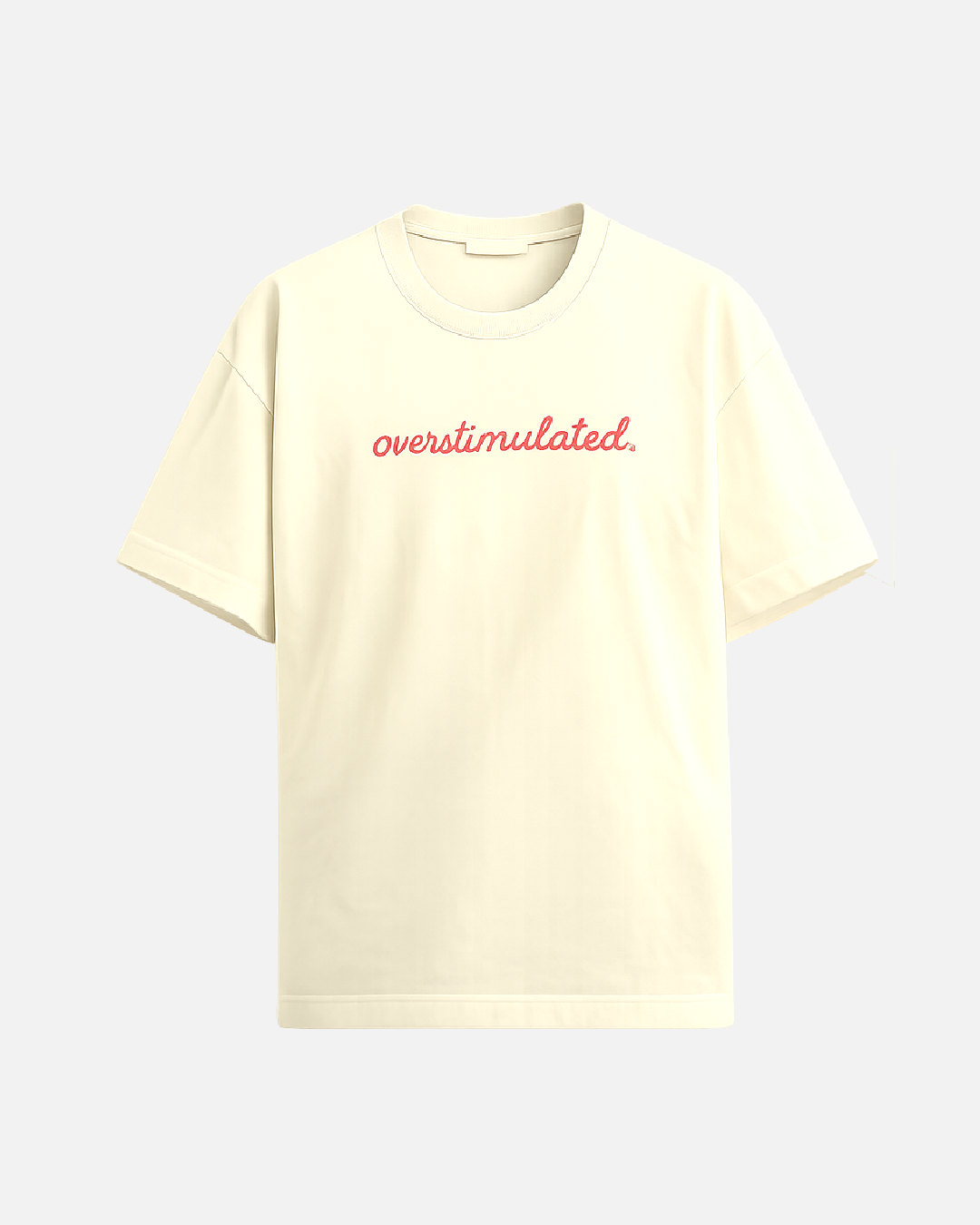 Mujer con camiseta oversize Overstimulated de Fit Zone, vista frontal
